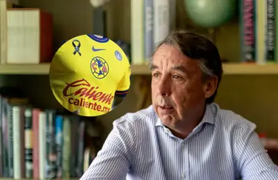 Emilio Azcárraga y jugador del América recortado/Foto Bloomberg News.