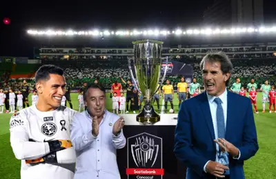 Emilio Azcárraga y Luis Malagón sonrientes y a su lado, Guillermo Almada molesto/ Foto CONCACAF.