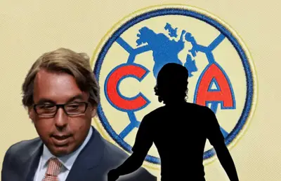 Emilio Azcárraga y silueta de futbolista/ Foto InnovaSport.