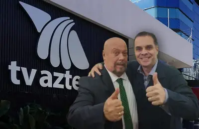 Enrique Bermúdez y Christian Martinoli abrazados/Foto El Sol de México.