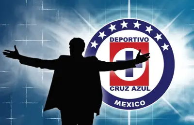 Entrenador en forma de sombra y escudo de Cruz Azul/ Foto México Informa.