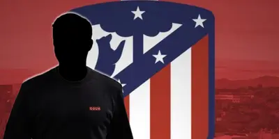Entrenador incógnito junto al escudo del Atlético de Madrid / FOTO MILENIO