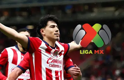 Erick Gutiérrez celebrando y logo de la Liga MX/Foto Facebook.