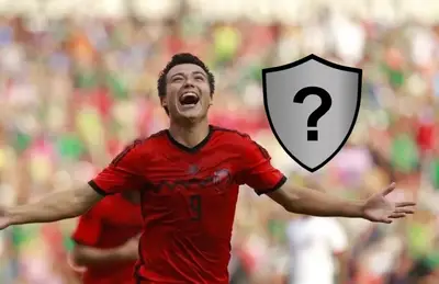 Erick Torres y escudo incógnito/Foto San Diego Union Tribune.