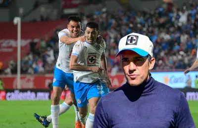 Erik Lira y Charly Rodríguez, a su lado Vicente Sánchez/ Foto Milenio.