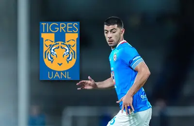 Erik Lira y escudo de los Tigres/Foto X.