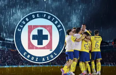 Escudo de Cruz Azul entre lluvia y futbolistas del América/ Foto Claro Sports.