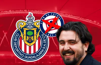 Escudos de Chivas y Cruz Azul, uno con cruz y Amaury Vergara/Foto Rayados.