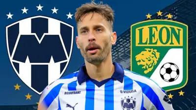 Escudos de Rayados y León con Sergio Canales/ Foto: Rayados