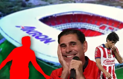 Estadio Akron de fondo, Fernando Hierro sonriente y José Juan Macías/ Foto Debate.