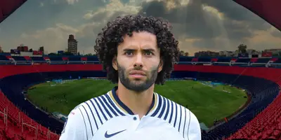 Estadio Ciudad de los Deportes de fondo, tomado de Atlante, con Huerta al frente.