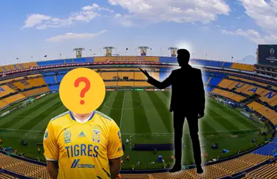 Estadio de Tigres de fondo, entrenador con la mano alzada y a su lado un jugador