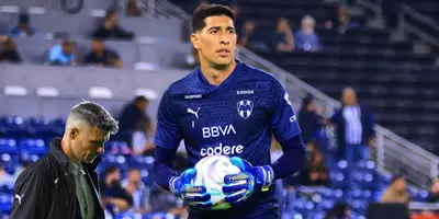 Esteban Andrada en calentamiento con Rayados. Foto: Mediotiempo