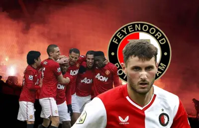 Ex jugadores del Manchester United y Santiago Giménez/Foto Sport.