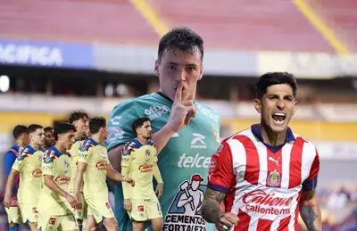 Federico Viñas callando, Víctor Guzmán y jugadores del América/ Foto Latinus.