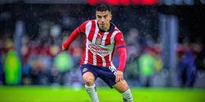 Fernando Beltrán puso arriba a Chivas en el marcador.