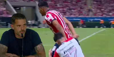Fernando Gago en el Chivas vs Atlas / FOTO YOUTUBE