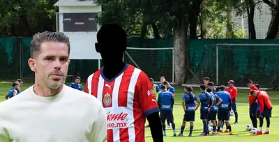 Fernando Gago junto a futbolista incógnito de Chivas / FOTO IMAGO7