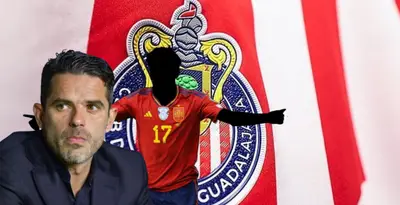 Fernando Gago junto a futbolista incógnito de España / FOTO SPORTS MEDIA