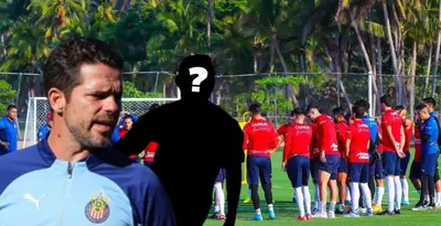 Fernando Gago junto a jugador incógnito / FOTO X