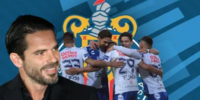 Fernando Gago junto a jugadores de Chivas / FOTO SPORTS MEDIA