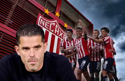 Fernando Gago y jugadores de Chivas/Foto Necaxa.