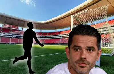Fernando Gago y silueta de futbolista/Foto Fútbol Total.