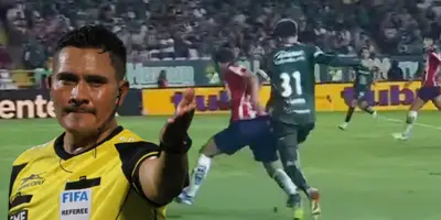 Fernando Guerrero sobre la jugada de Hugo Camberos / FOTO INFOBAE