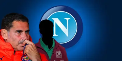 Fernando Hierro y futbolista incógnito del Tri junto al escudo del Napoli / FOTO GETTY IMAGES