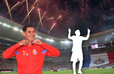 Fernando Hierro y silueta de futbolista/ Foto Récord.