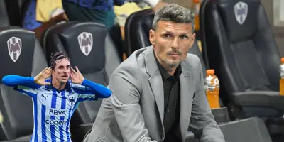 Fernando Ortiz en banquillo con Rayados. Foto: Mediotiempo