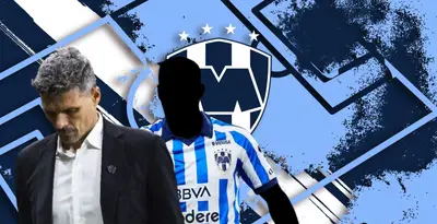 Fernando Ortiz junto a futbolista incógnito de Rayados / FOTO MEXSPORT