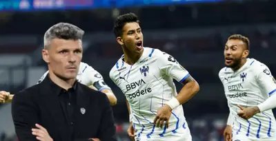 Fernando Ortiz junto a jugadores de Rayados / FOTO COLOMBIA.COM