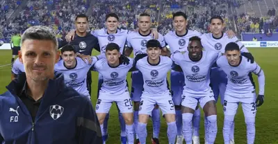 Fernando Ortiz junto a jugadores del Club América / FOTO MEDIOTIEMPO