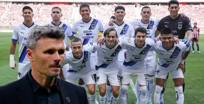 Fernando Ortiz junto al XI inicial de Rayados / FOTO GETTY IMAGES
