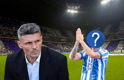 Fernando Ortiz y jugador de Rayados oculto/ Foto ESPN.