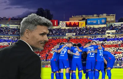Fernando Ortiz y jugadores de Cruz Azul/Foto Estadios de México.
