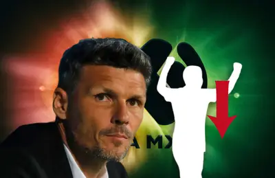 Fernando Ortiz y silueta de futbolista/Foto Pasión Águila.