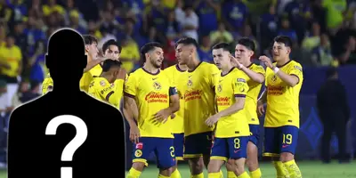 Figura incógnita junto a futbolistas del América / FOTO AS MÉXICO