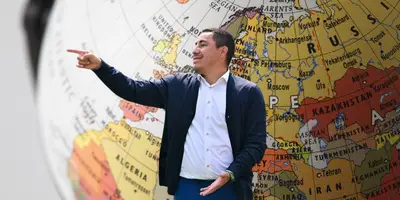 Fondo de Canva con Juárez al frente