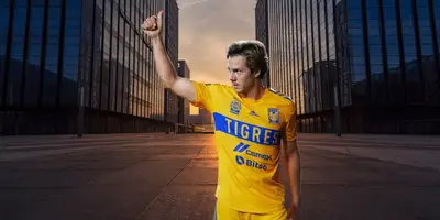 Fondo tomado de Canva, con Córdova al frente