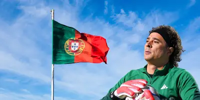 Fondo tomado de Canva, con Ochoa al frente