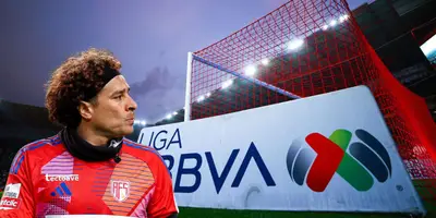 Fondo tomado de Liga MX, con Ochoa al frente