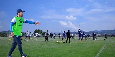 Fondo tomado de Pachuca, con Lozano al frente