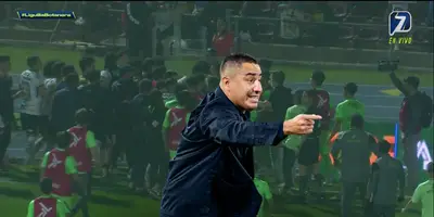 Fondo tomado de TV Azteca, con Juárez al frente