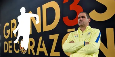 Fondo tomado de Vía MX, con Jardine al frente