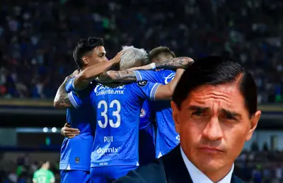 Francisco Palencia y jugadores celebrando/ Foto Cruz Azul.