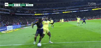 Fulgencio vio la roja tras un manotazo a Julián Quiñones