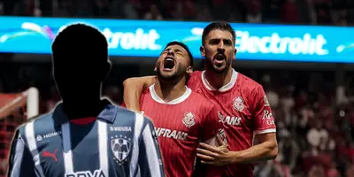 Futbolista incógnito de Monterrey junto a futbolistas del Toluca / FOTO FACEBOOK