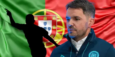 Futbolista incógnito junto a Nicolás Larcamón / FOTO LA JORNADA